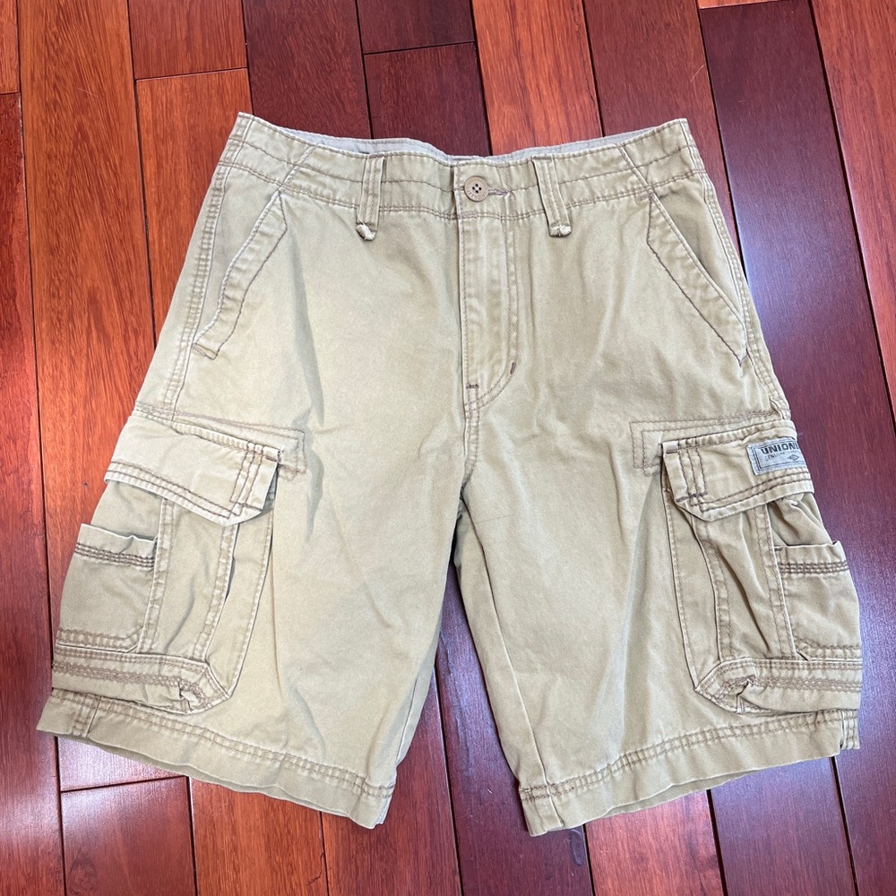 Unionbay Men's Tan Cargo Shorts size 30 waist